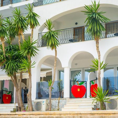 Adam & Eve Suites Sarandë Exteriör bild