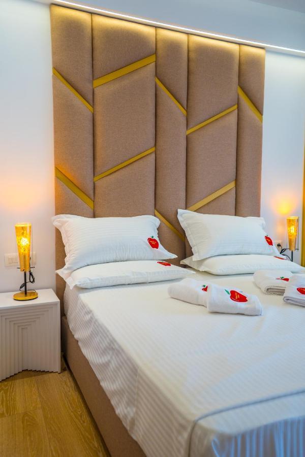 Adam & Eve Suites Sarandë Exteriör bild