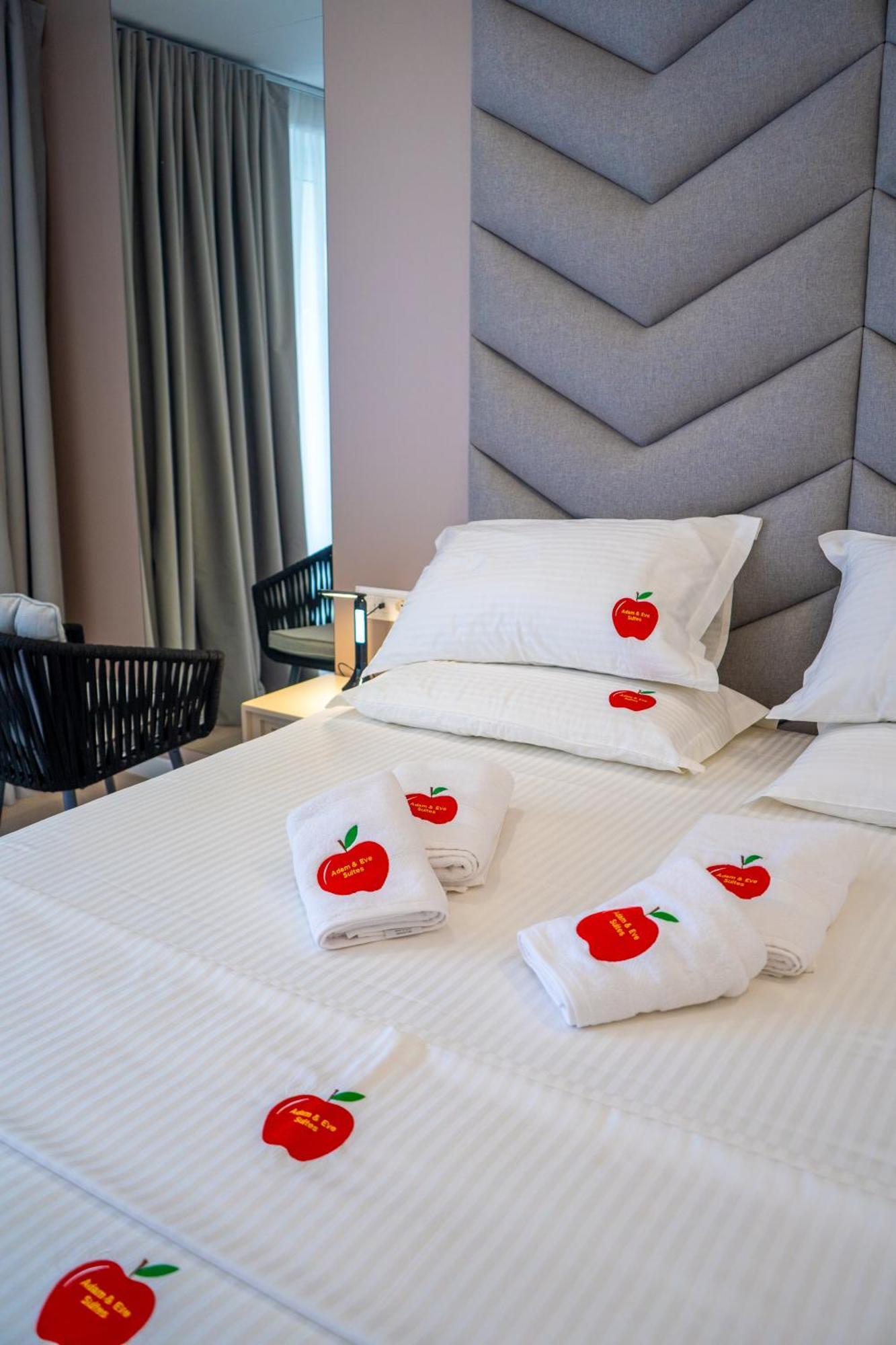 Adam & Eve Suites Sarandë Exteriör bild