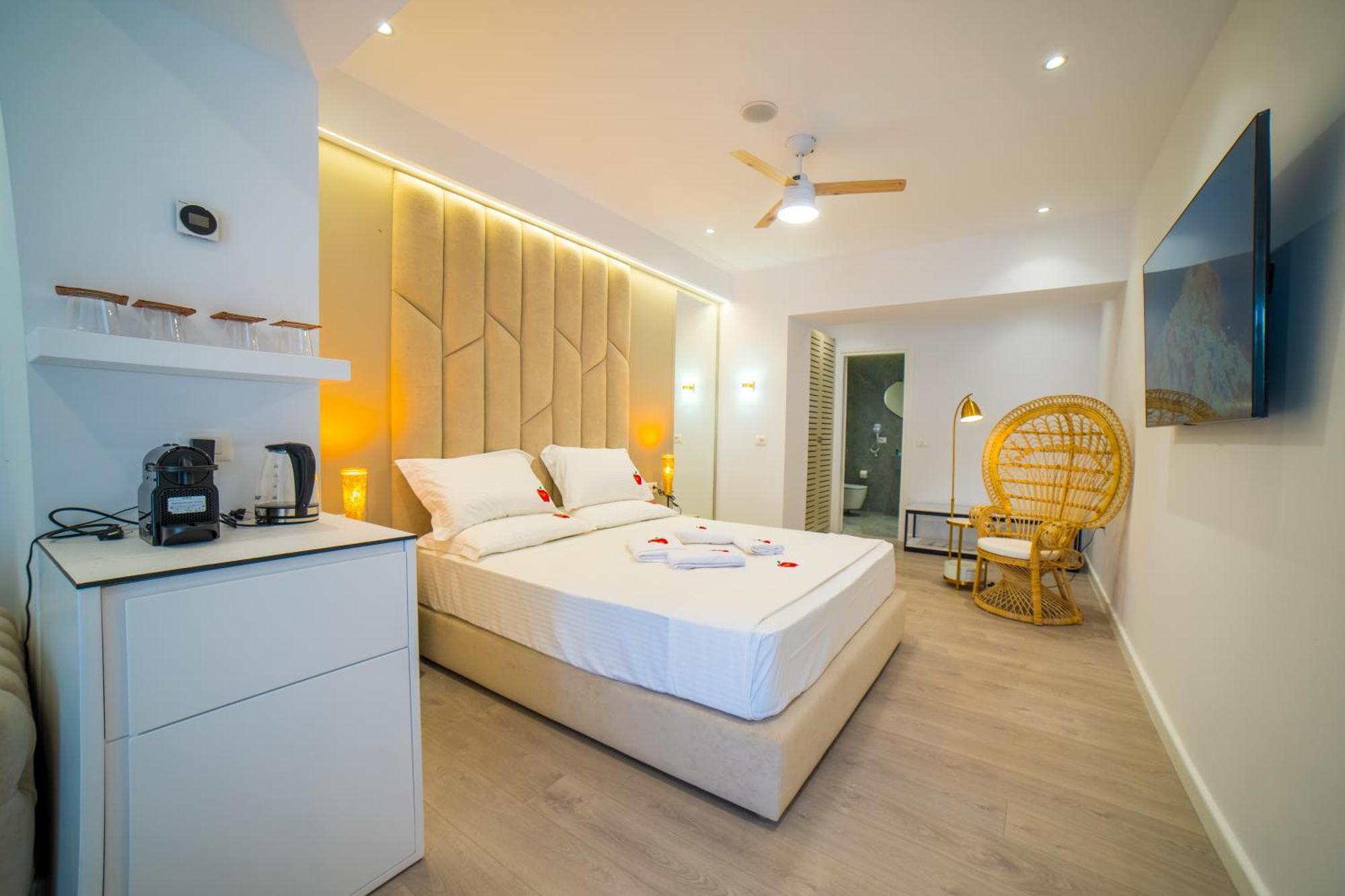 Adam & Eve Suites Sarandë Exteriör bild