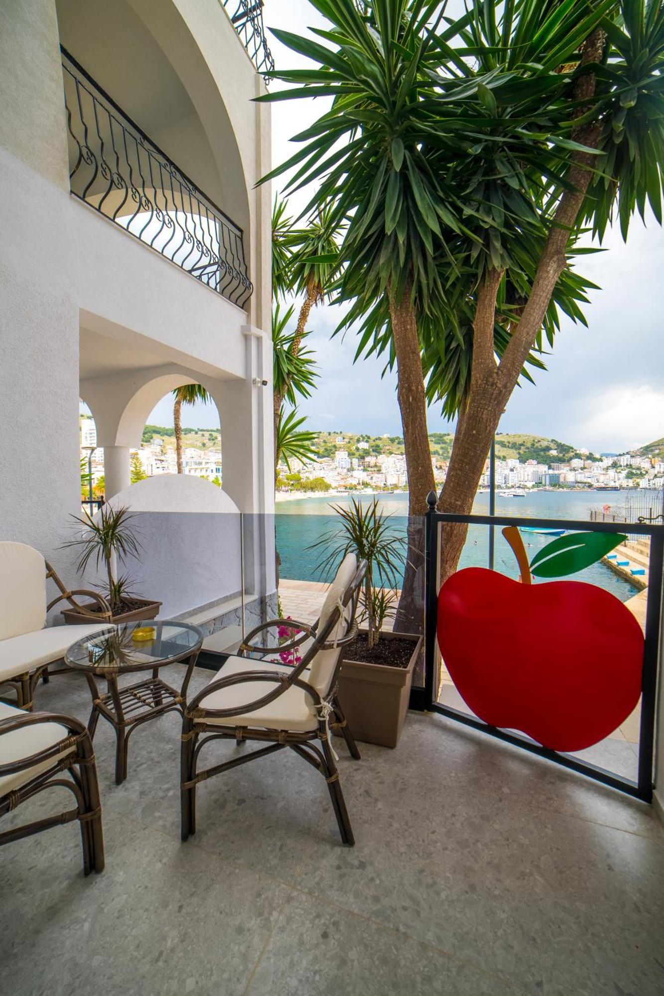 Adam & Eve Suites Sarandë Exteriör bild