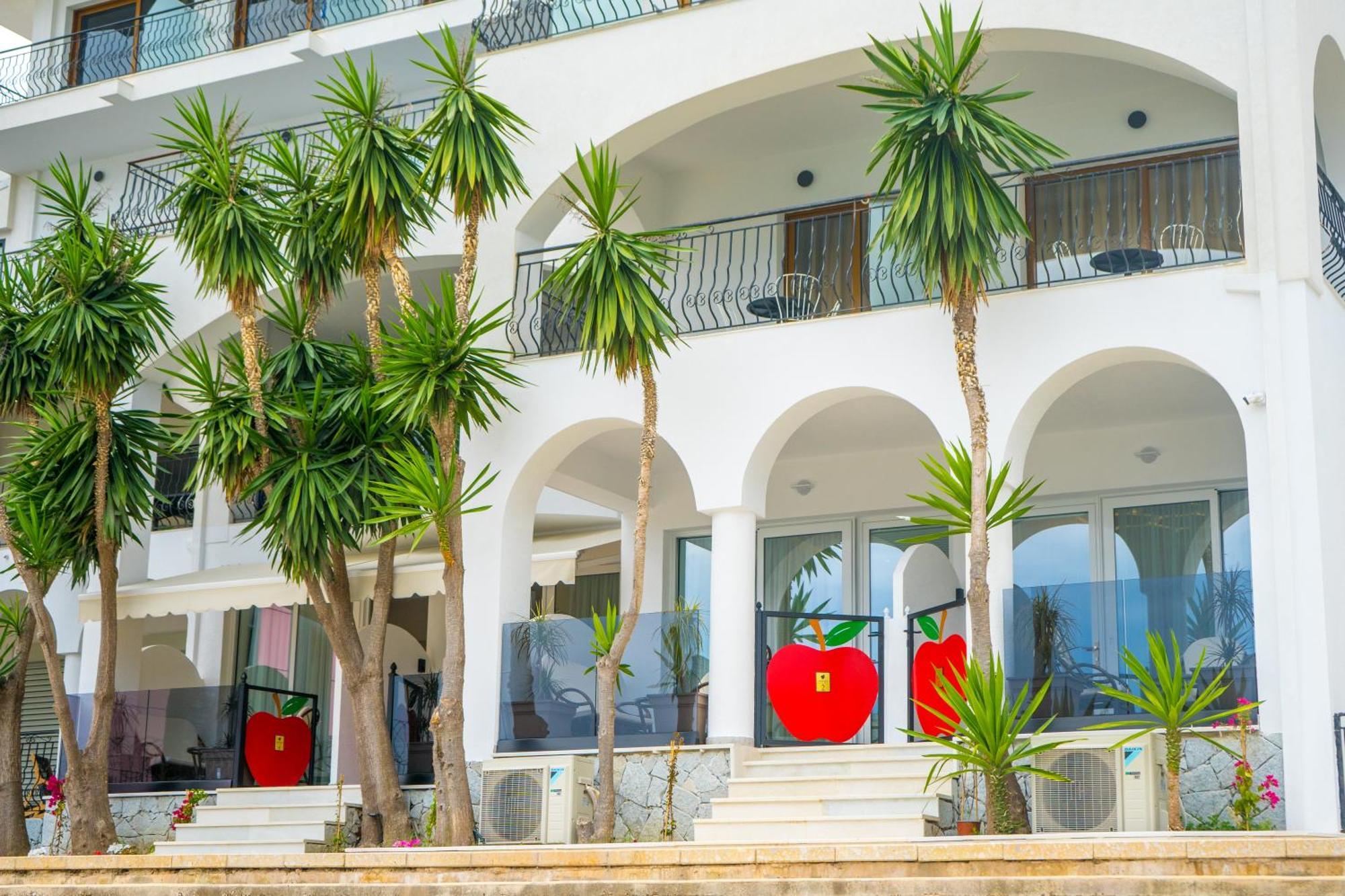 Adam & Eve Suites Sarandë Exteriör bild