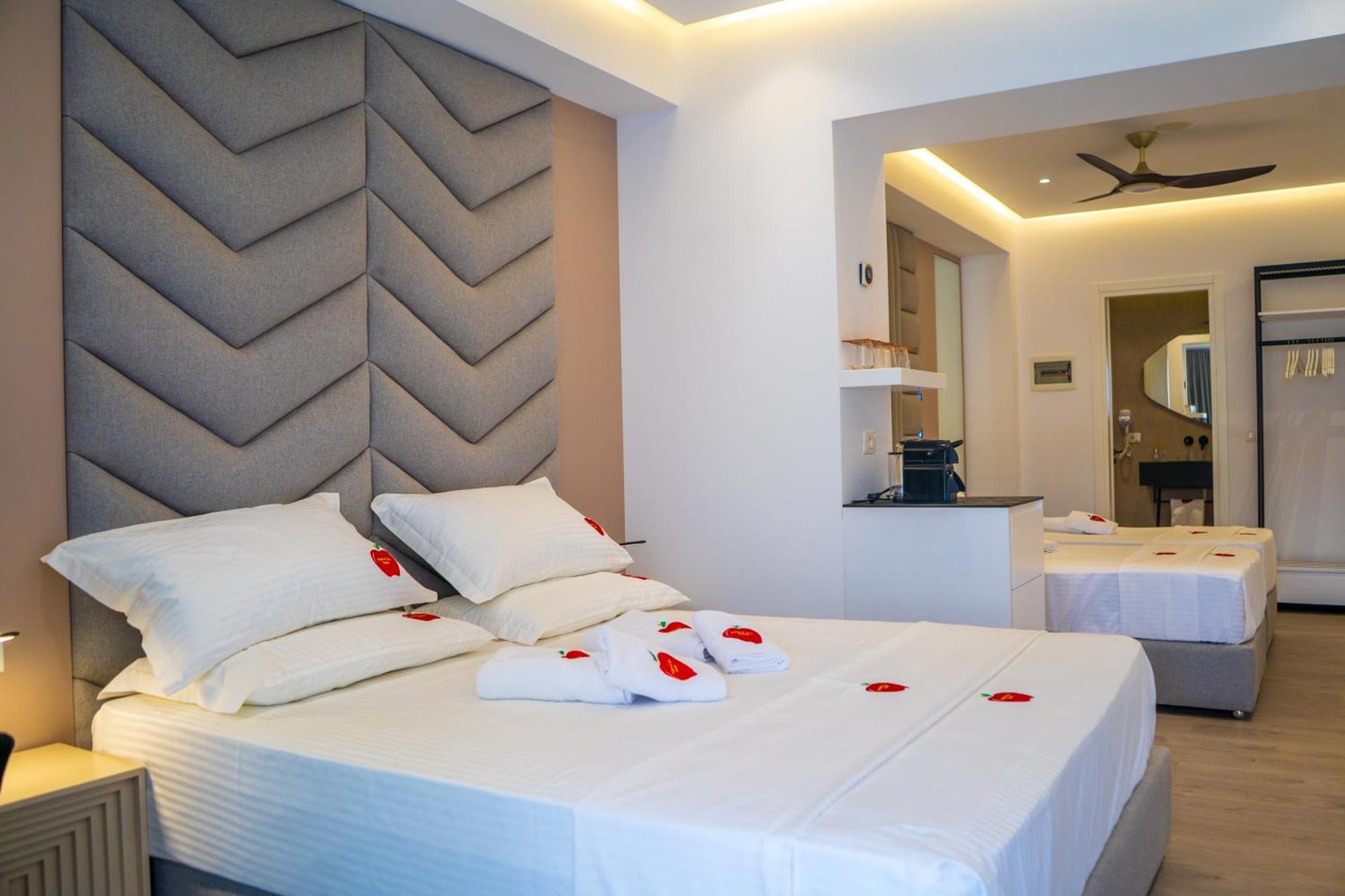 Adam & Eve Suites Sarandë Exteriör bild