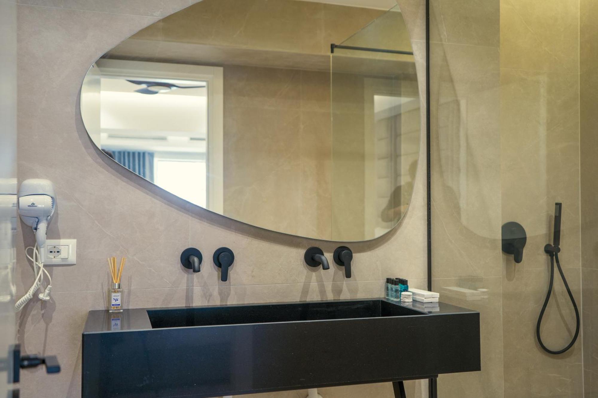 Adam & Eve Suites Sarandë Exteriör bild