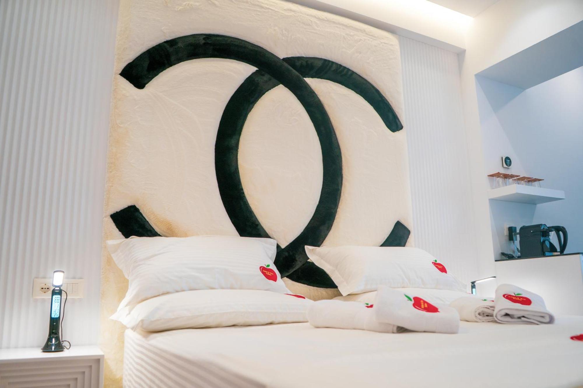 Adam & Eve Suites Sarandë Exteriör bild