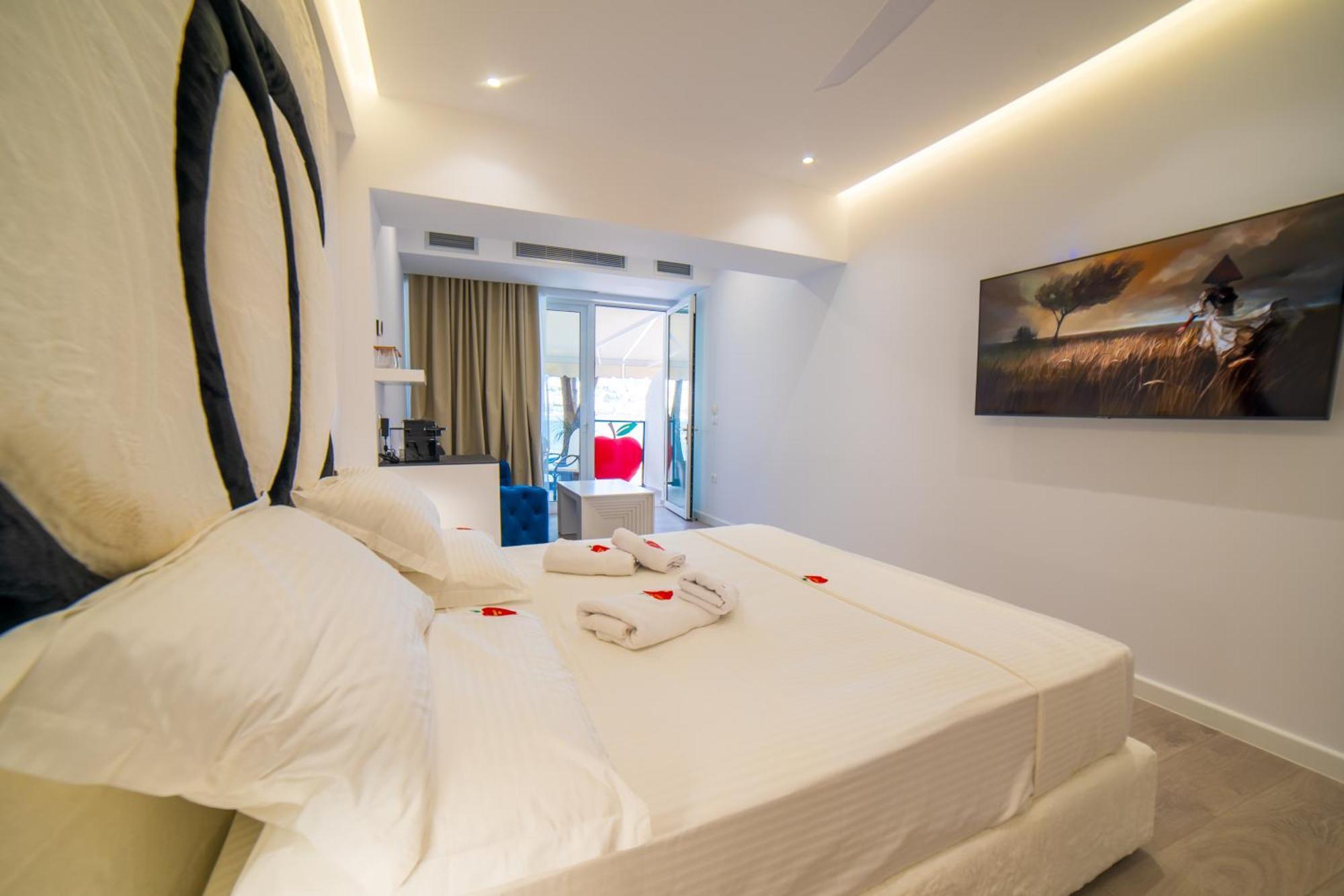 Adam & Eve Suites Sarandë Exteriör bild
