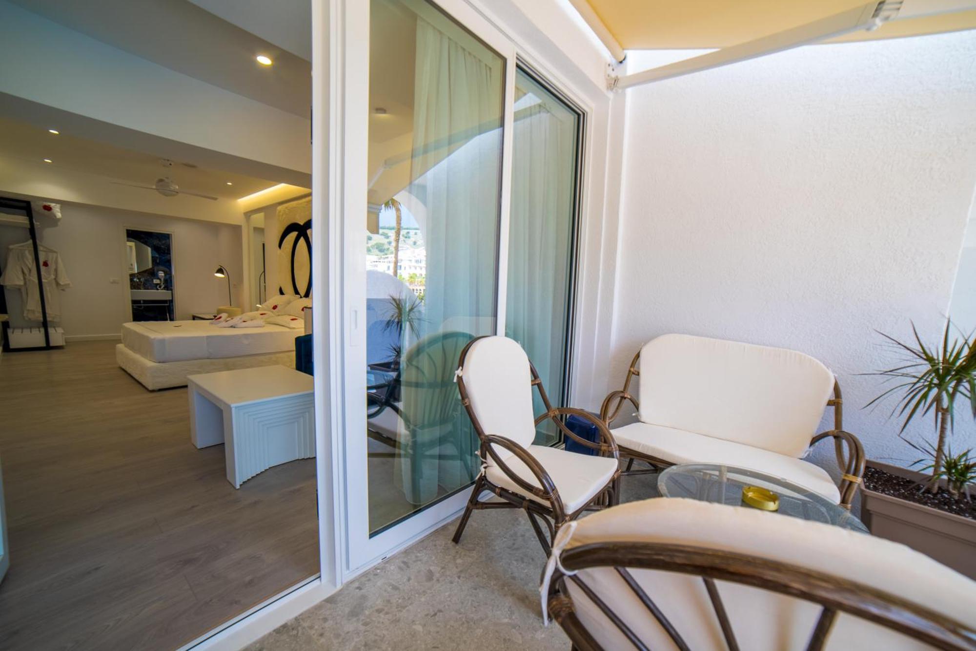 Adam & Eve Suites Sarandë Exteriör bild