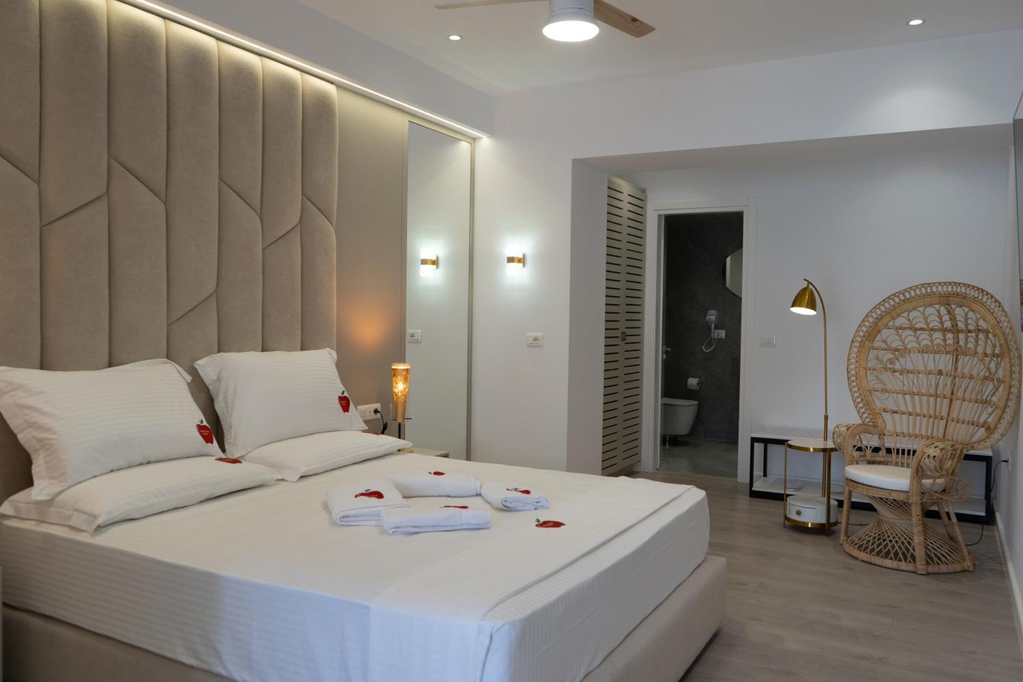 Adam & Eve Suites Sarandë Exteriör bild
