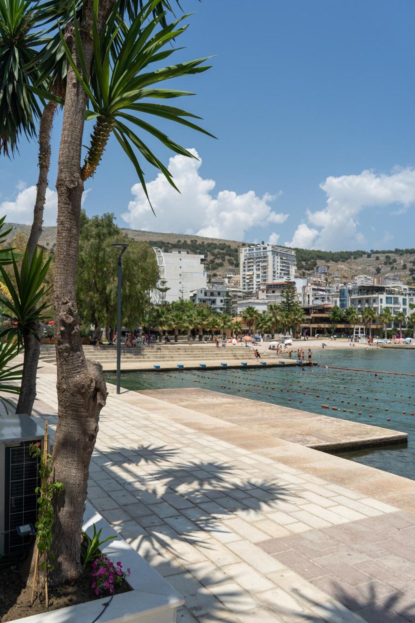 Adam & Eve Suites Sarandë Exteriör bild