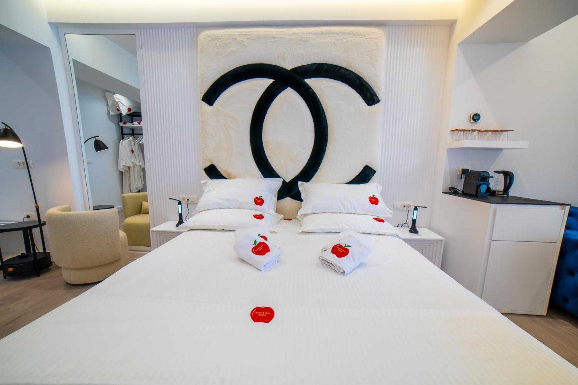 Adam & Eve Suites Sarandë Exteriör bild