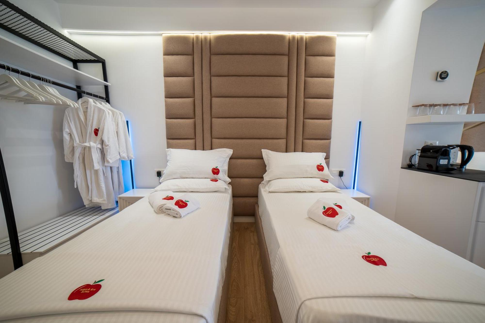 Adam & Eve Suites Sarandë Exteriör bild